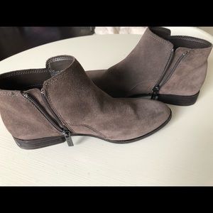 Gianni bindi suede booties 6.5